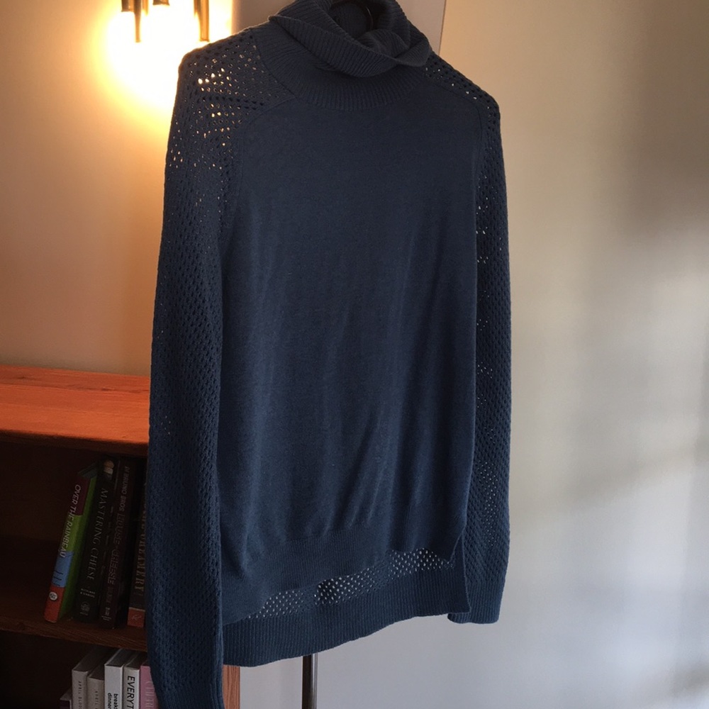 Theory. Light soft oversized sweater